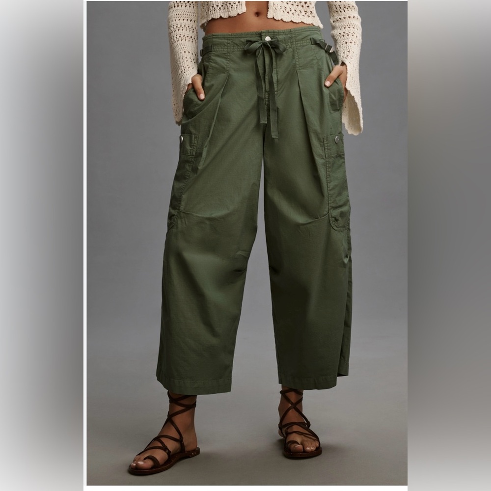 NWT Pilcro Dark Green slouchy cropped Cargo Pant.